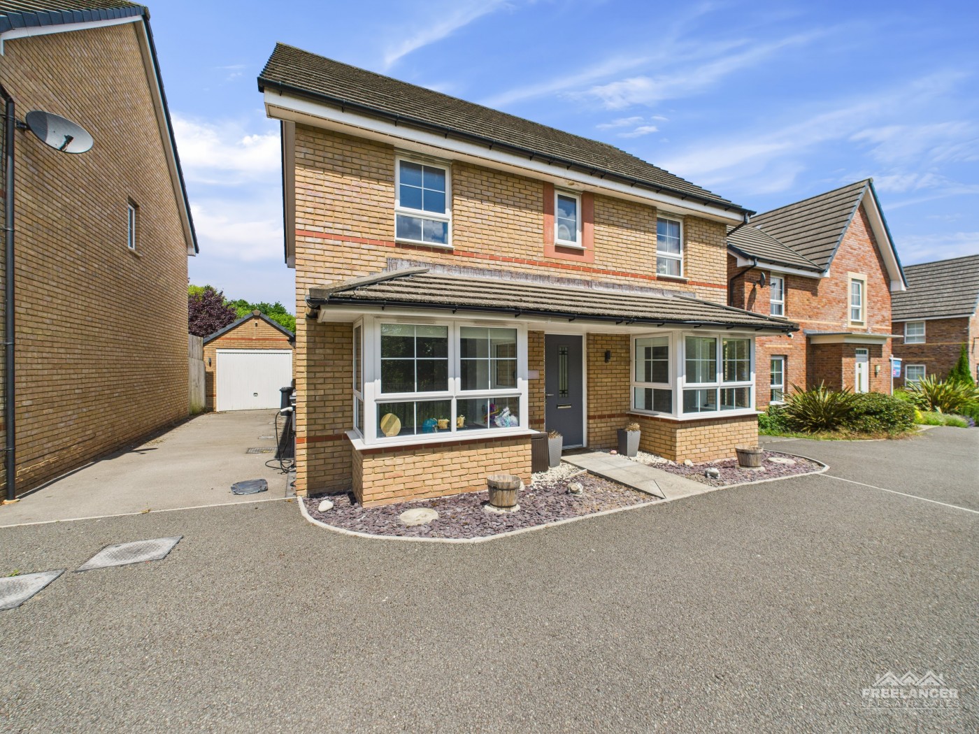 Images for Bettws EAID:freelancer BID:0004-0ac8-83a7-b613