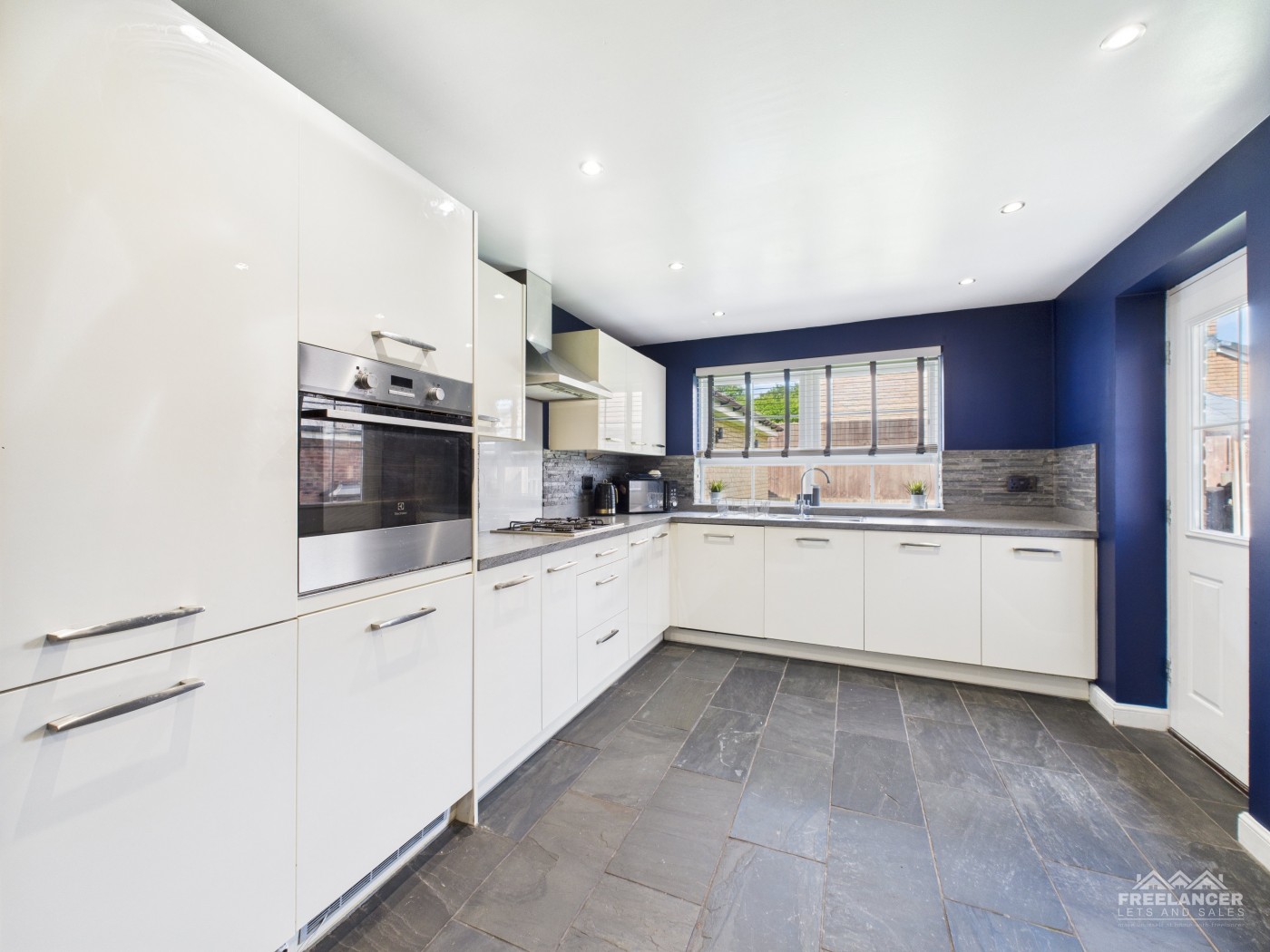 Images for Bettws EAID:freelancer BID:0004-0ac8-83a7-b613