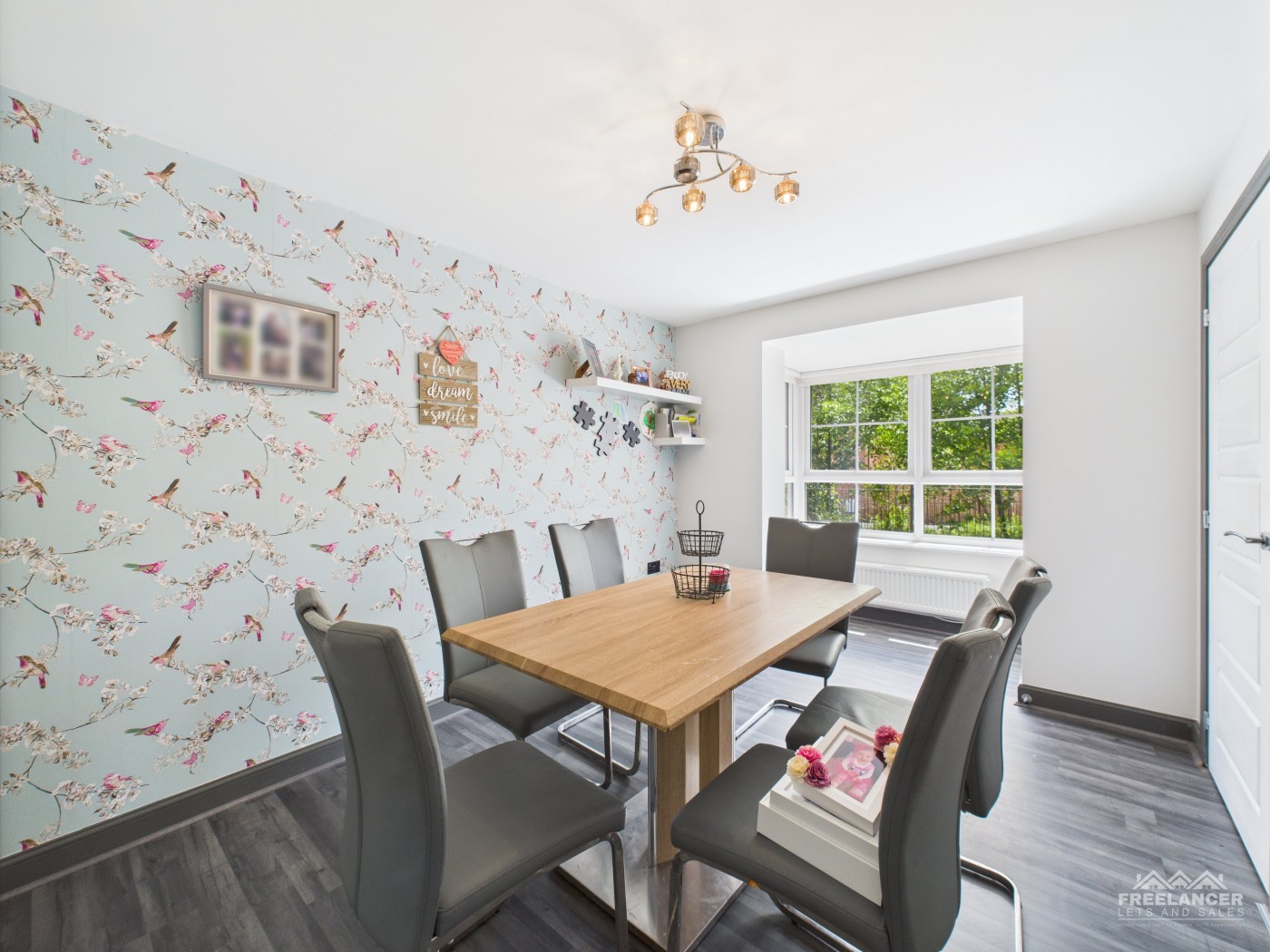 Images for Bettws EAID:freelancer BID:0004-0ac8-83a7-b613