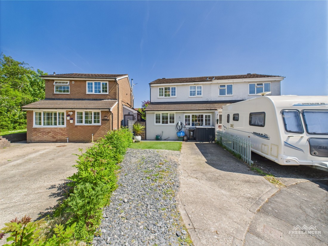 View Full Details for Llanmartin - EAID:freelancer, BID: