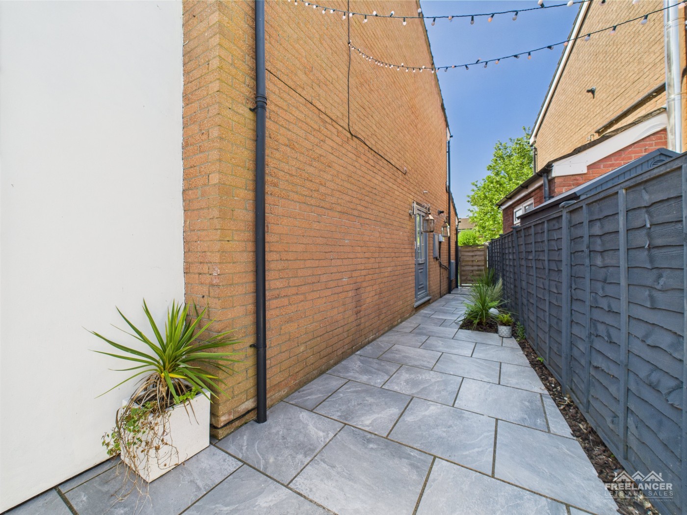 Images for Llanmartin EAID:freelancer BID:0004-0ac8-83a7-b613