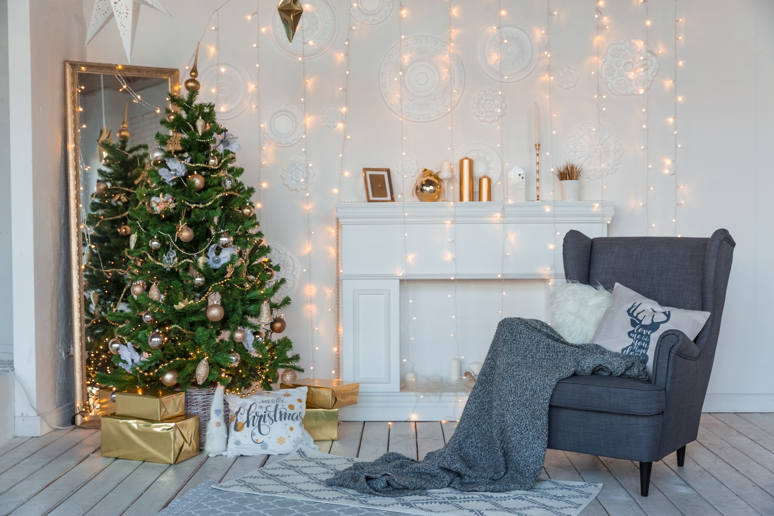 How to Tastefully Decorate Your Home for Christmas While It’s on the Market: A Seller’s Guide